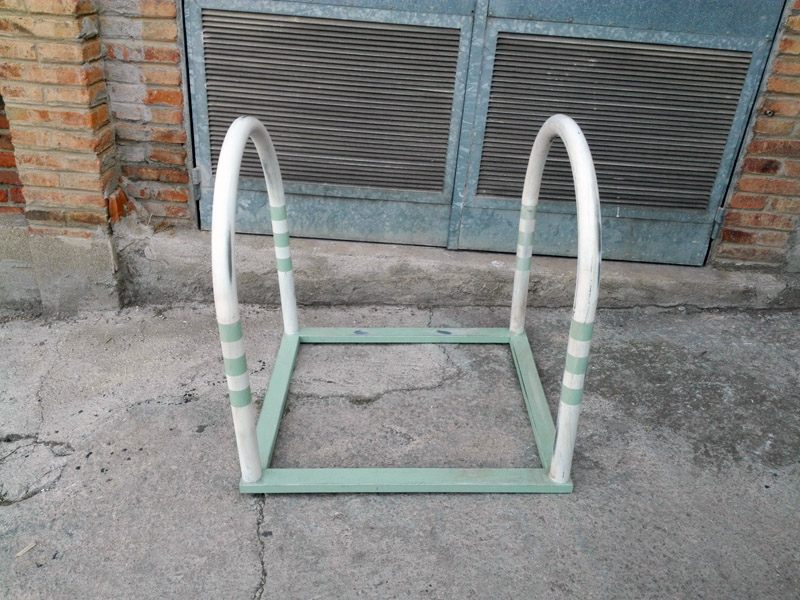 aparca bicicletas circo teatro arco metal 87_5x86x76 1u